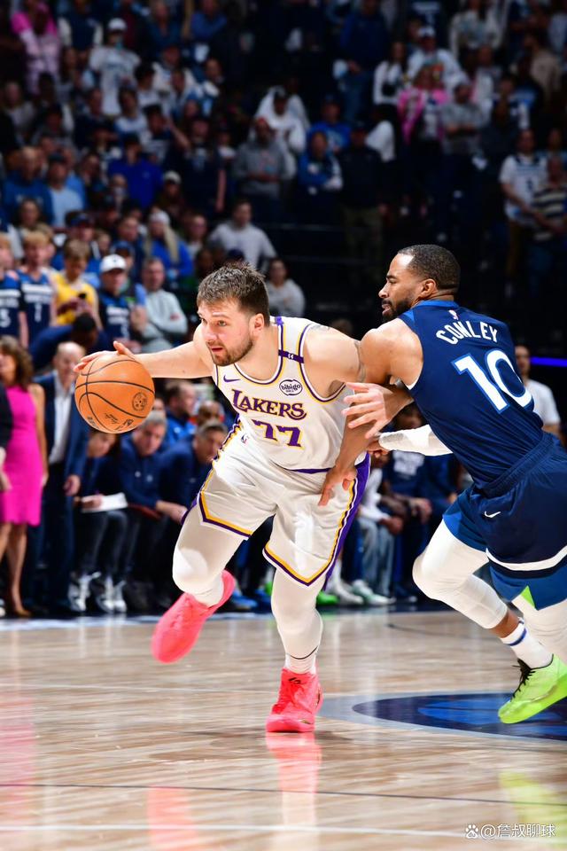 东契奇在美国队比赛中大比分获胜，最后时刻胜出引发热议！